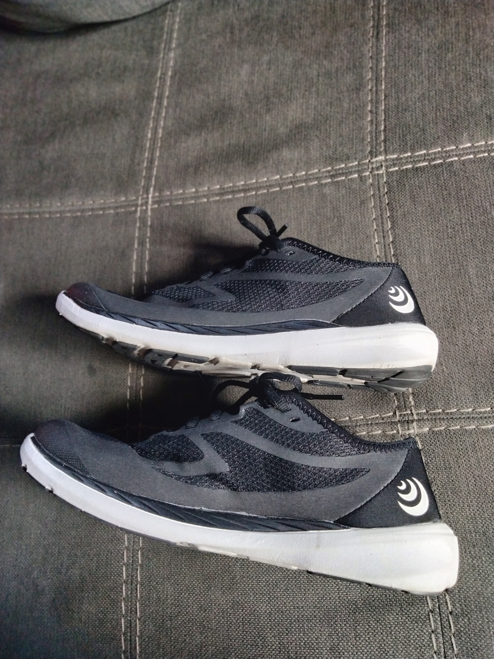 Topo Athletic ST-4 Shoes Womens Sz 7.5 Black White Zero Drop Running Sneakers - Picture 5 of 8